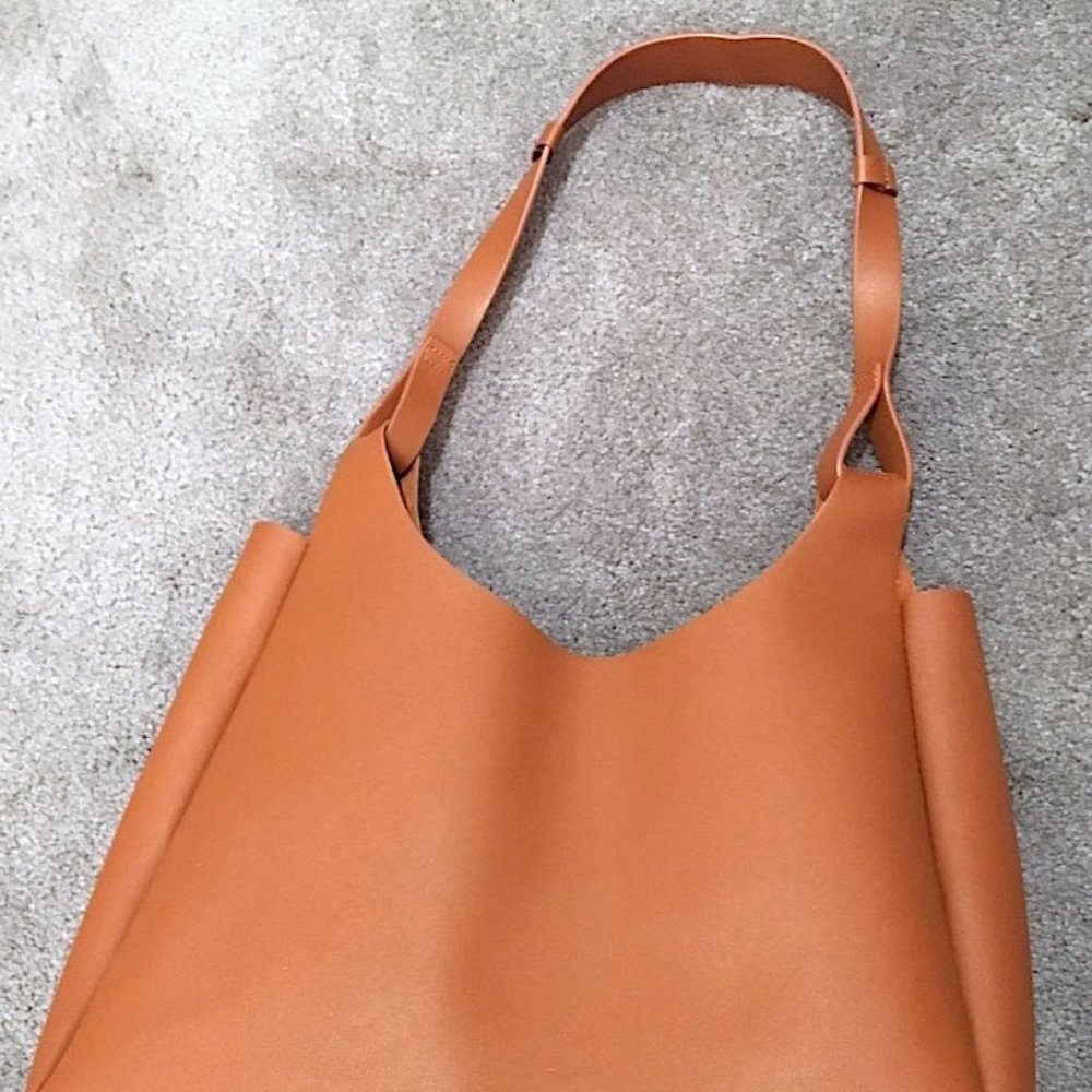 NEIMAN MARCUS COGNAC BROWN CAMEL LEATHER TOTE BAG